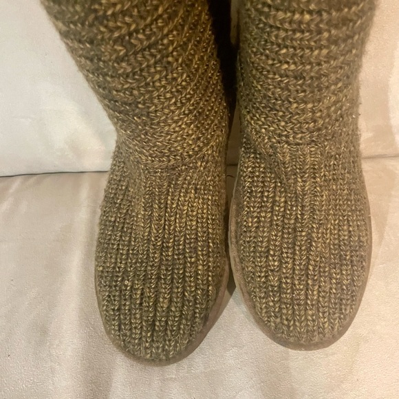 UGG Knit Tall Brown Boots With Three Buttons On The Side Size 9 - Picture 7 of 9
